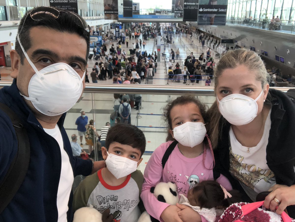 Chau Argentina. Me cansé que me doliera tanto verte así.
Me voy por ellos. Porque te destruyeron y destruyen cada día. Volveré? Tal vez. Pero no me iría si te tuviera fe. Al menos no en tiempo de crecimiento de mis hijos.
Gracias <a href="/vanalaeropuerto/">Van al Aeropuerto ✈</a> 
Y sí la única salida es Ezeiza.