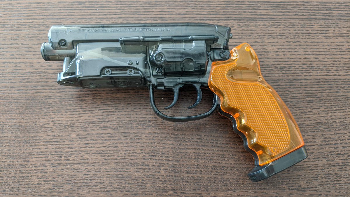 Vie8ight's tweet photo. Blade runner blaster squirt gun re-paint. Before and After. #deckardsblaster #Bladerunner #paintjob #modeling #guns https://t.co/fTrTvUISA2