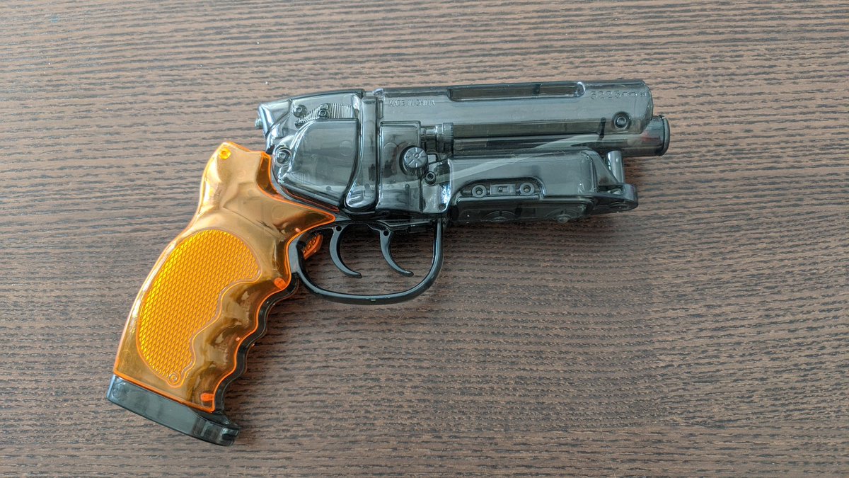 Vie8ight's tweet photo. Blade runner blaster squirt gun re-paint. Before and After. #deckardsblaster #Bladerunner #paintjob #modeling #guns https://t.co/fTrTvUISA2
