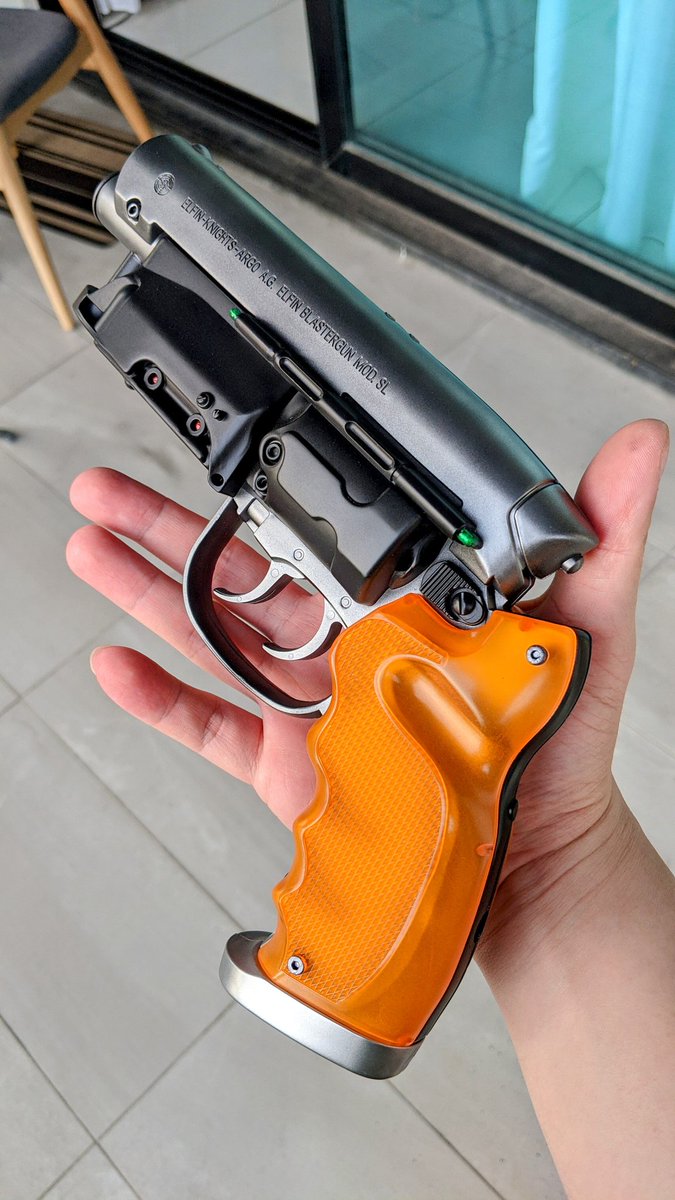 Vie8ight's tweet photo. Blade runner blaster squirt gun re-paint. Before and After. #deckardsblaster #Bladerunner #paintjob #modeling #guns https://t.co/fTrTvUISA2