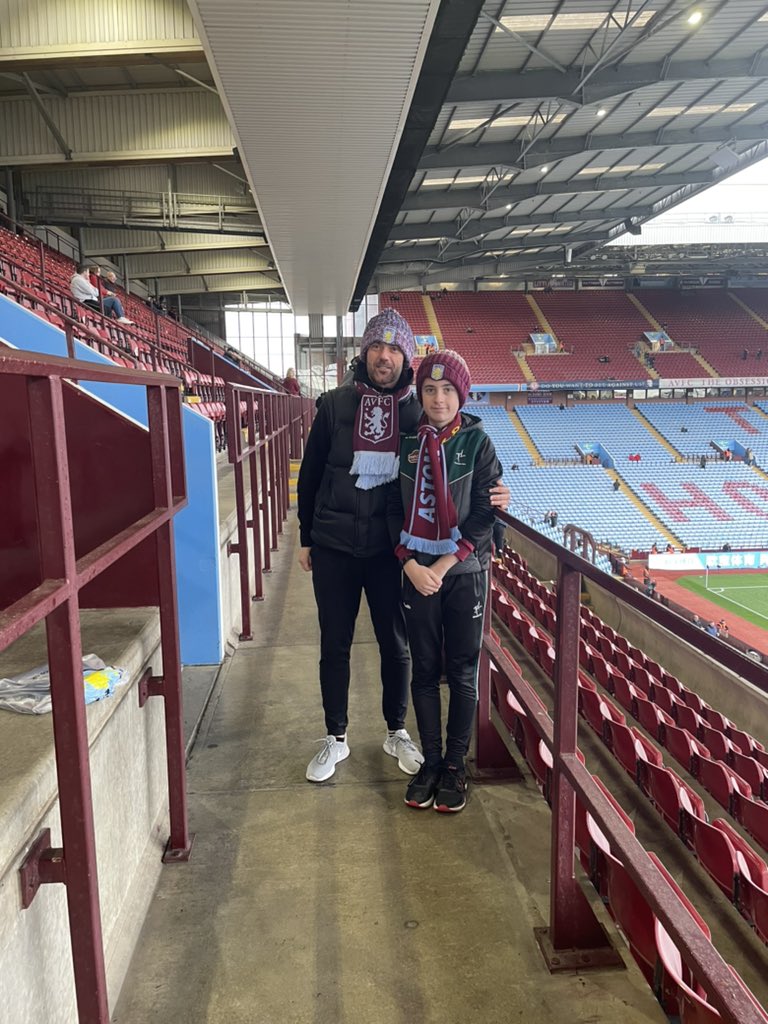 koshaughs's tweet photo. Happy 13th Birthday Caoimhín hoping for 3 points in Stevie Gs first game in charge #avfvlive https://t.co/YlRB1GYRp0