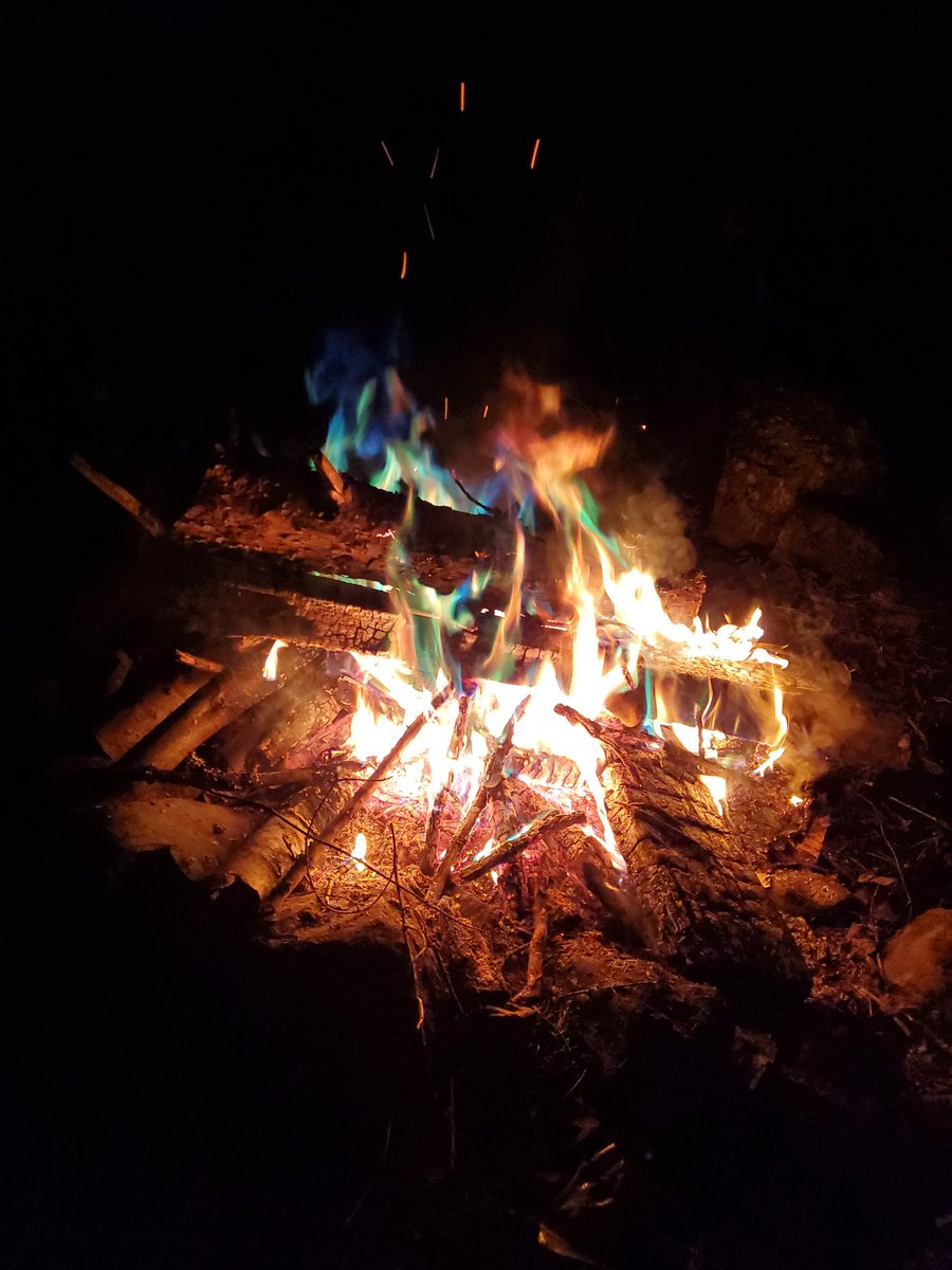 element_xoxo's tweet photo. Fires and drinks have really been the way lately. This is spiritual healing. https://t.co/w2e9Eursw3