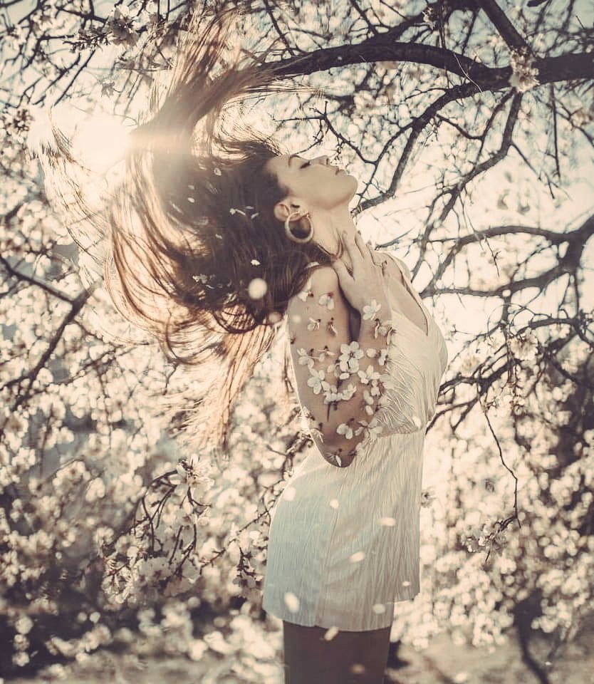 Ruhu_Sukutda's tweet photo. @Dry43570674 #Ben senin bedenini değil yüzünü gözünü degil
#YÜREĞİNİ #SEVDİM....
#Sendeki imkansızı sana sarilamamanin acısını #SEVDİM....
#Sırf sonunda sen #varsin diye sana olan hasreti #SEVDİM...
Guzel Akşamlar olsun Huzur'La ☕🌼🦋 https://t.co/KG6XSJtev0