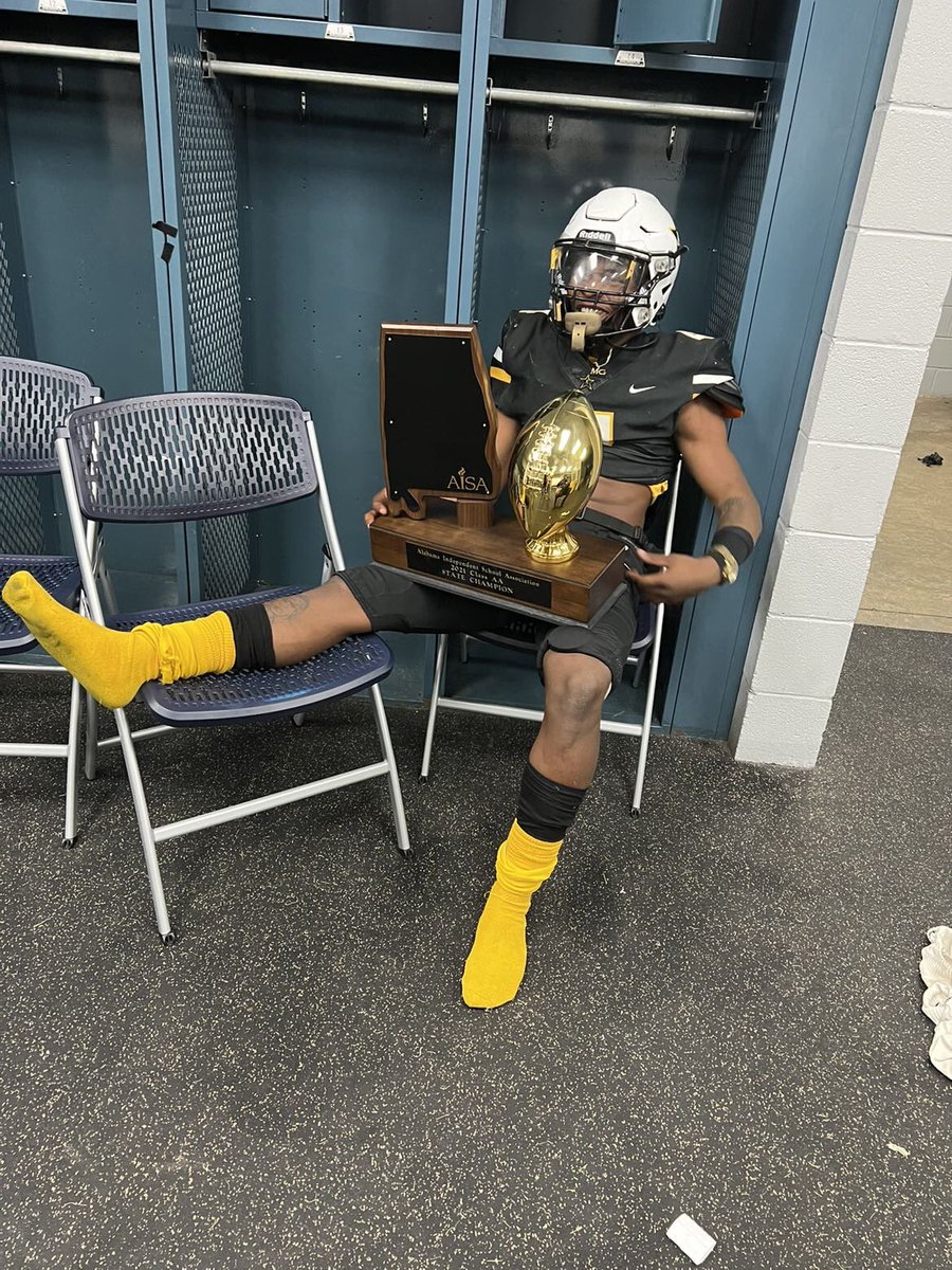 KarlLigon_'s tweet photo. 13-0 STATE CHAMPION 😈💍
4️⃣ out 🥲
#mg
#undefeated https://t.co/f43zF10qRC