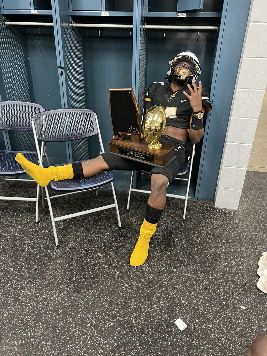 KarlLigon_'s tweet photo. 13-0 STATE CHAMPION 😈💍
4️⃣ out 🥲
#mg
#undefeated https://t.co/f43zF10qRC