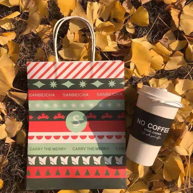 simonle88417459's tweet photo. This kind of #CupCarrier is made of #PulpFiber and is used to hold the #cups when you deliver #beverages. It is perfect for #takeaway of a #cafe or other #HotBeverage services. Do you use it in your #takeout order? π§
#PackagingSolution #FoodPackaging #coffee #BuBBleTea #PaperBag https://t.co/FZGK2Ijrzw