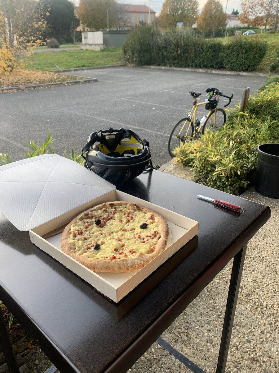 draggi's tweet photo. Il est bientôt 16h !!! #PIZZATIME #MAGGLE 😋😋😋 https://t.co/pd3SeeO7fc