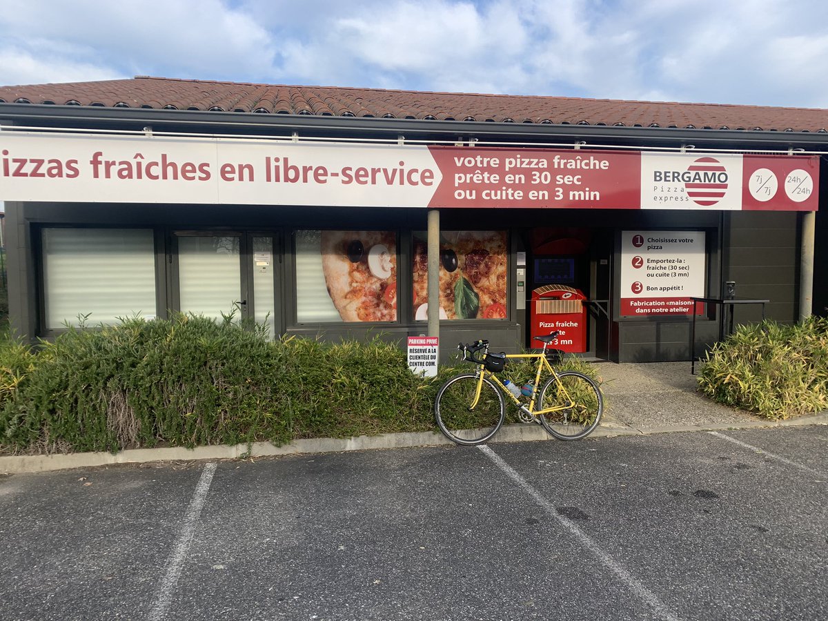 draggi's tweet photo. Il est bientôt 16h !!! #PIZZATIME #MAGGLE 😋😋😋 https://t.co/pd3SeeO7fc