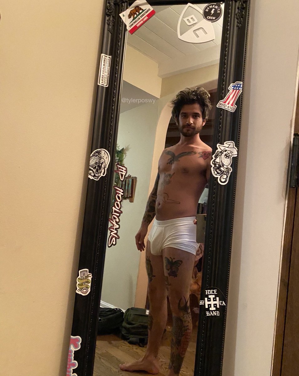 enjoying321's tweet photo. Bulto augusto schuster y Tyler Posey https://t.co/6K4P1MeSt4