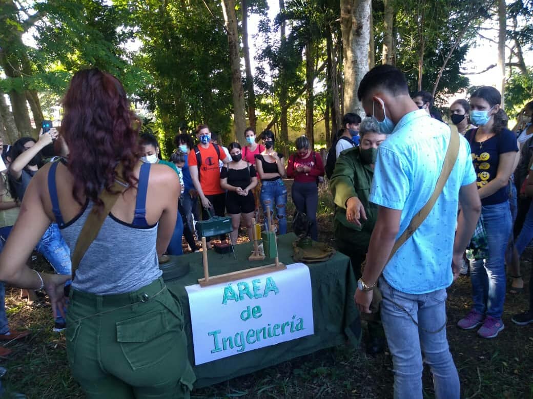 ucfgos's tweet photo. ✊ En las áreas dispuestas para  el #BastiónUniversitario, #estudiantes y #trabajadores fueron partícipes del conocimiento acerca de las diferentes especialidades de la preparación combativa.
#DefendiendoCuba #PuebloUniformado
@DiazCanelB @CubaMES @OrquiUCf @FernandezMaryde https://t.co/Axn4qrLFQd