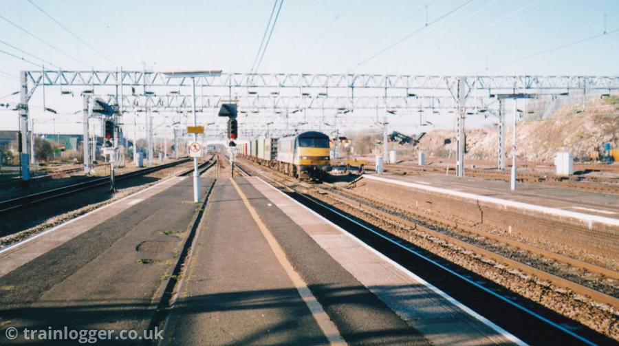trainlogger's tweet photo. 90024.
Nuneaton on 17th February 1998.

#electricLoco #trains #class90 #rfde
https://t.co/1rvGenkr7H #trainlogger https://t.co/lVoKq8cGxG