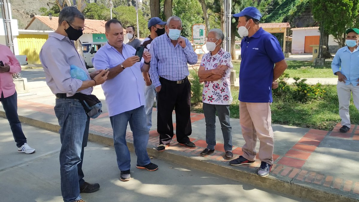 GoberMerida's tweet image. #Nov20 Cumpliendo con la palabra empeñada con los vecinos de El Morro, el gobernador @RamonGuevaraMRD a través de él Sec Gral de gobierno y gobernador encargado, Arquimedes Fajardo, dejó en funcionamiento el servicio de Wi Fi libre y gratuito