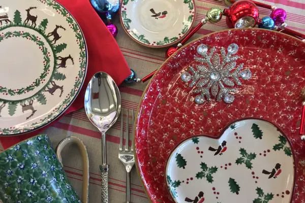 We've put together a handy Christmas gift guide 🎁 bit.ly/2LpMvHe #nicholasmosse