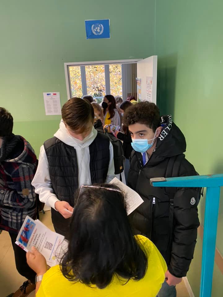 VillemombleEsp's tweet photo. Matinée d’échanges et de rencontres lors du Forum Solidaire au Groupe Scolaire des Servîtes de Marie. Merci à tous et rdv pour le week end des 11 et 12 décembre 💪💪👏👏💛💛
#LumièreSurLeTéléthon #Téléthon2021 #Téléthon93 #servites #servitesschool #villemomble https://t.co/S8PvhNspLs