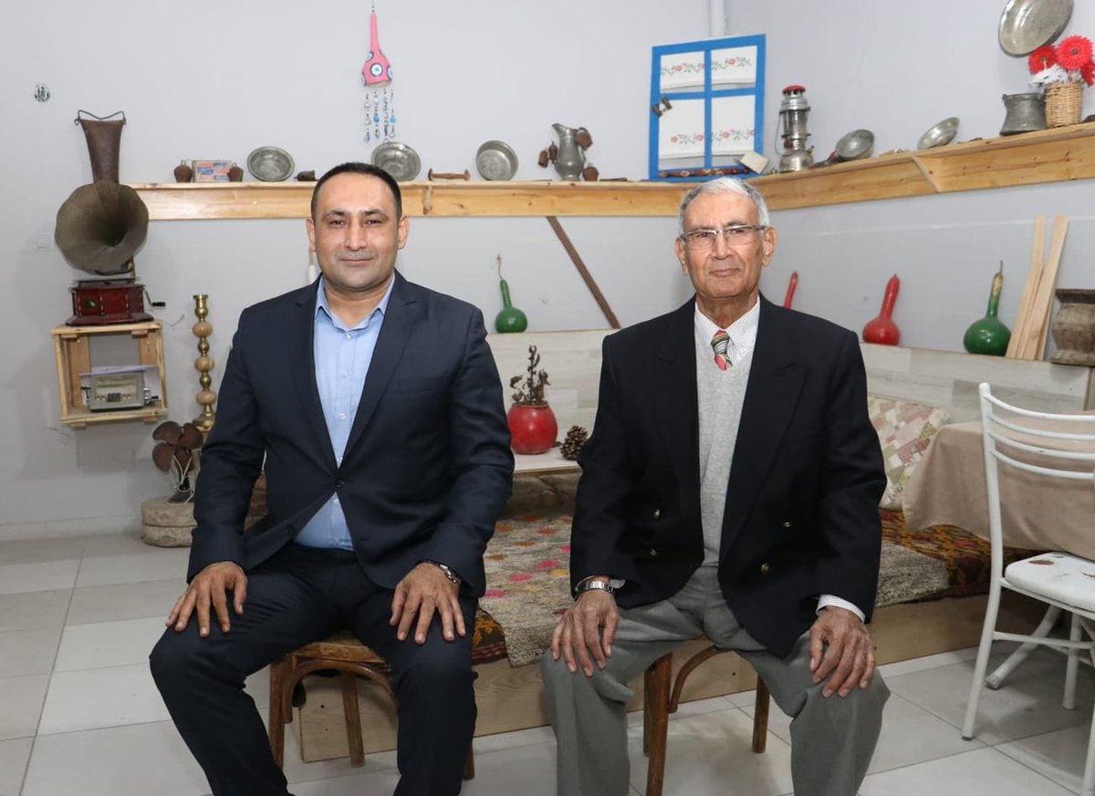 atsizafsin's tweet photo. Mersin Gençlik Eğitim Kültür Vakfı ile Mersin Aydın Düşünce Merkezi'ni ziyaret ederek, Başkan Nihat Yılmaz, yönetimi ve üyeleriyle bir araya geldik. Bizlere sundukları plaket için teşekkür ederek, kendilerine günün anısına #OrhunKitabeleri takdim ettik. #MEGEV  #MADÜM https://t.co/0TUVVAJLwO