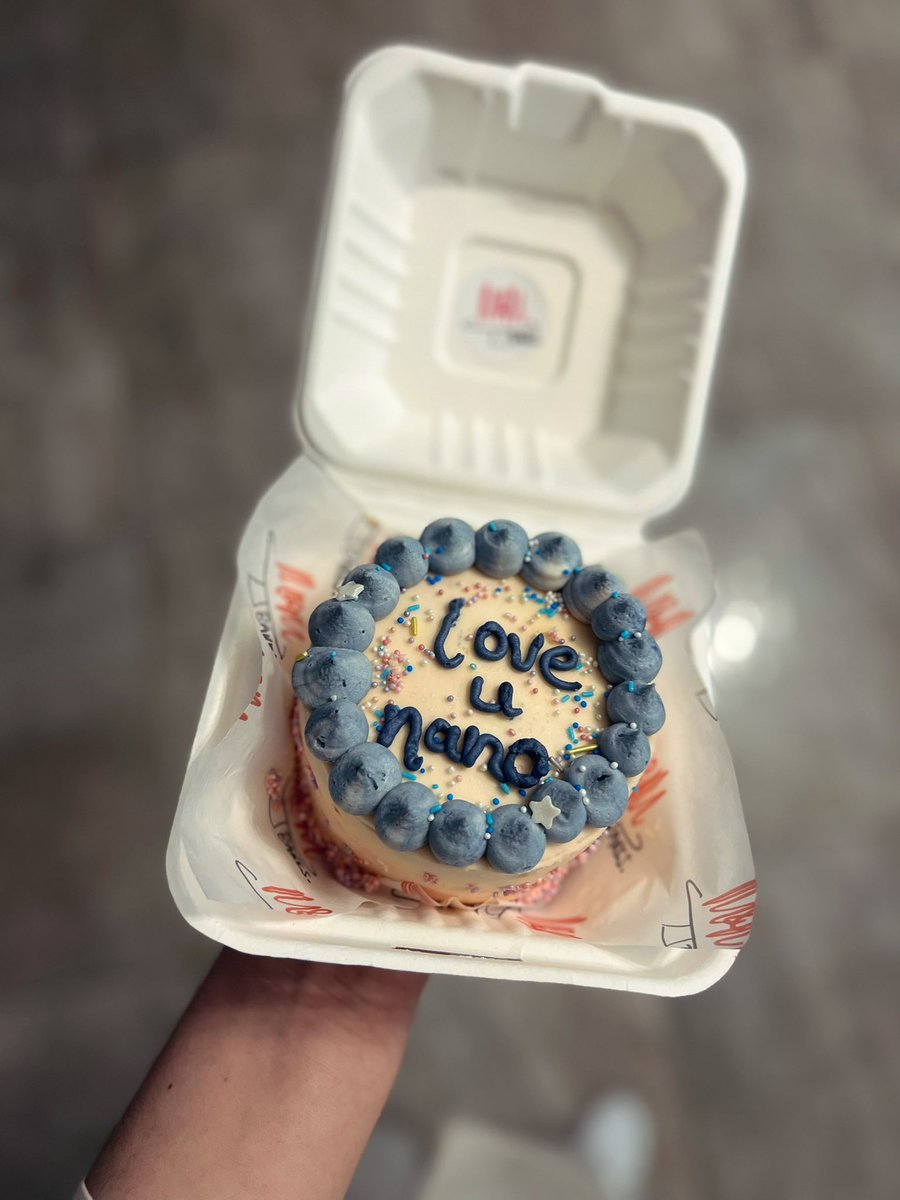 mambakes's tweet photo. the more personal the message, the cuter the lunchbox cake >>>>>>> https://t.co/4Q2A8q2IqE