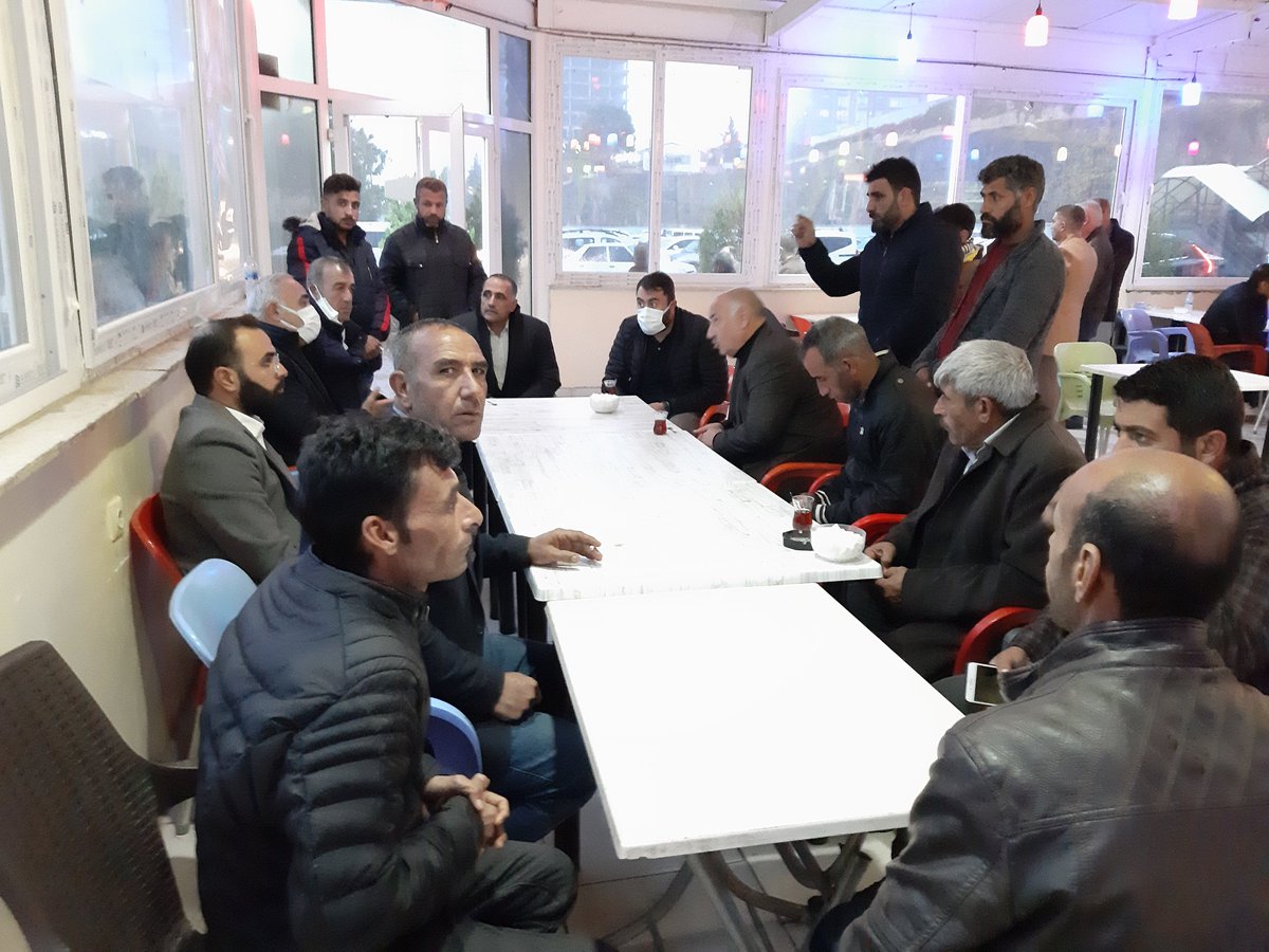 azizaydinlikchp's tweet photo. Geçirmiş olduğu trafik kazası nedeniyle Mehmet Akif İnan Eğt. Arş. Hastanesi'nde tedavi gören Akçakale İlçe Başkan Yardımcımız Ahmet GEÇİT'in ailesini ziyaret ederek geçmiş olsun dileklerimizi ilettik.

Ahmet Başkanımıza ve tüm hastalarımıza acil şifalar diliyorum. https://t.co/AacE6ayVbo