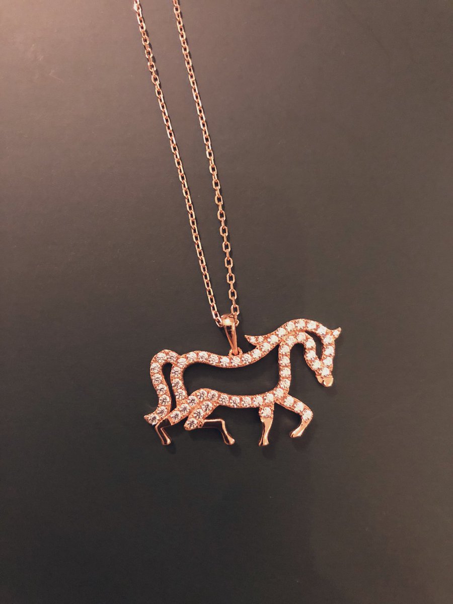 رغم إني ما توقعت الفوز لكني فزت بهدية لطيفة من متجر ولايف <a href="/walayf_store/">متجر ولايف</a> 

وصلني سلسال فضة مطلي بالذهب
الهدية جميلة و اهتمامهم بالتفاصيل أجمل 😍

الهدية وصلت بتغليف أنيق جداً مرفق معاها بطاقة لطيفة ✨

🌟أحرجوني بكرمهم زيادة و أعطوني كود خصم ١٥٪ لمتابعيني

رنا

صالح لنهاية نوفمبر