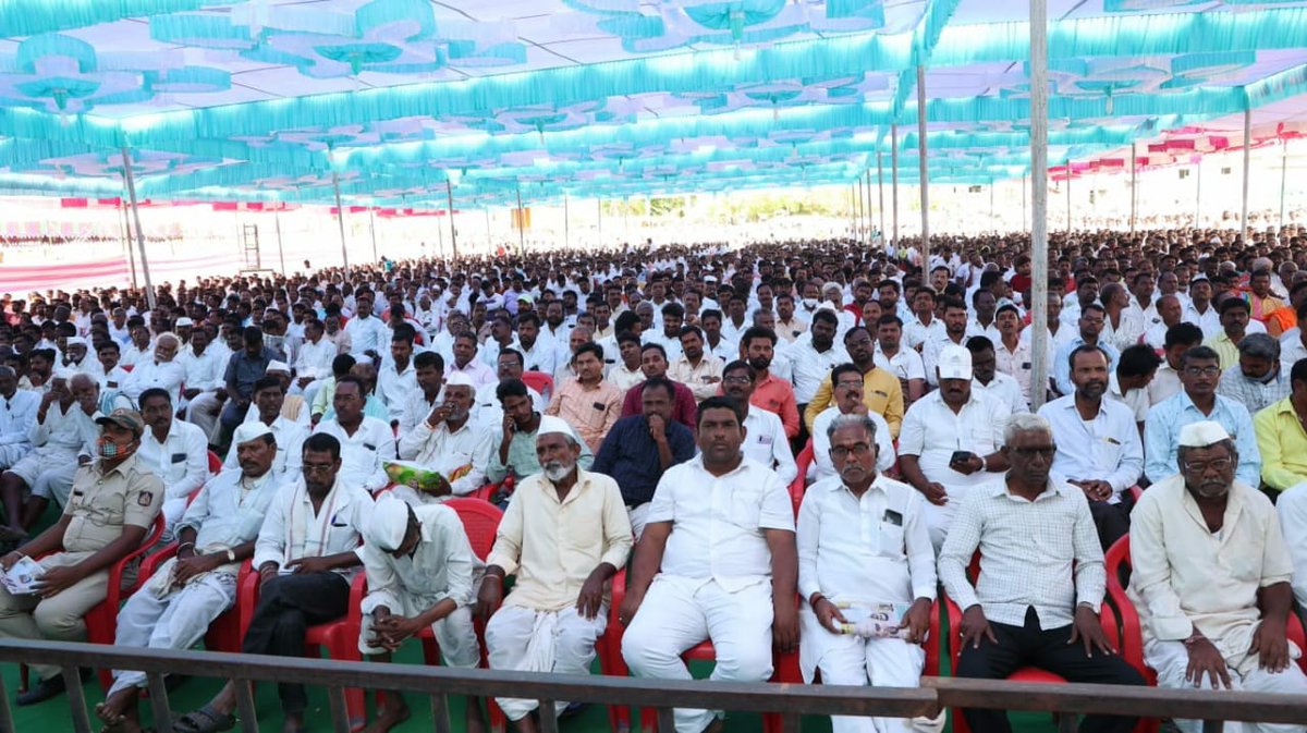 nalinkateel's tweet photo. ಇಂದು ಕಲಬುರ್ಗಿಯಲ್ಲಿ ಜನಸ್ವರಾಜ್ ಸಮಾವೇಶ ನಡೆಯಿತು.

ಸಮಾವೇಶದಲ್ಲಿ ಕೇಂದ್ರ ಸಚಿವ ಶ್ರೀ @bhagwantkhuba, ಸಚಿವರು, ಶಾಸಕರು, ಸಂಸದರು, ಜನಪ್ರತಿನಿಧಿಗಳು, ಪಕ್ಷದ ಪದಾಧಿಕಾರಿಗಳು ಹಾಗೂ ಅಪಾರ ಸಂಖ್ಯೆಯ ಕಾರ್ಯಕರ್ತರು ಉಪಸ್ಥಿತರಿದ್ದರು.

#ಜನಸ್ವರಾಜ್ #JanSwaraj https://t.co/hkPXi3ZJRQ