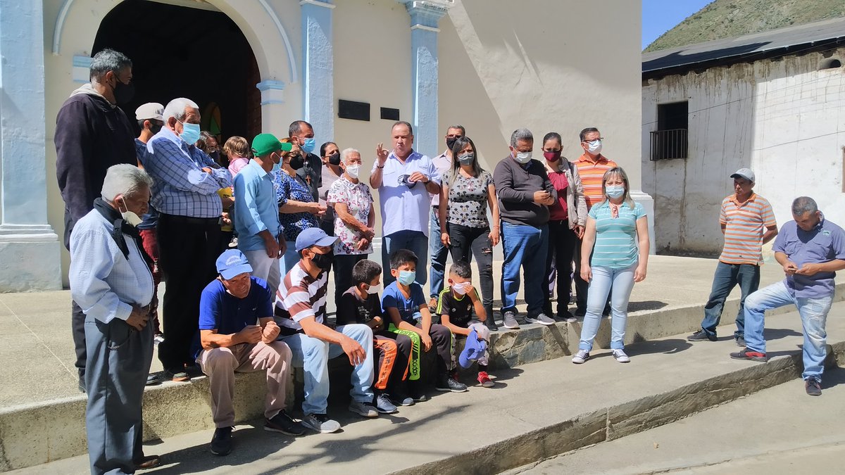 GoberMerida's tweet image. #Nov20 A través de una llamada digital, el gobernador @RamonGuevaraMRD saludó a los vecinos de El Morro, al dejar en servicio para todos, el servicio de Wi Fi gratuito, cumpliendo la palabra que empeñó en favor de los merideños