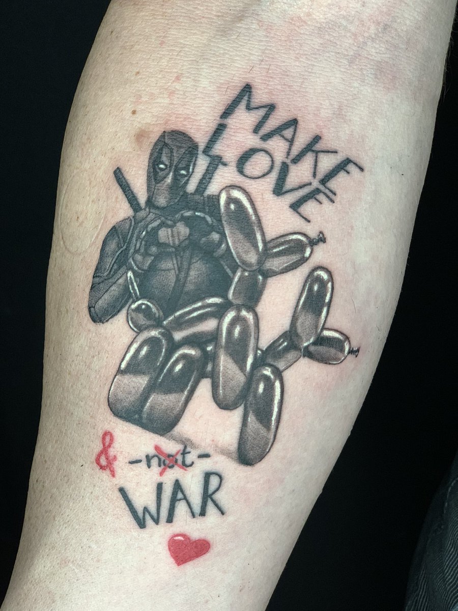 BELLATINTA_'s tweet photo. 🔥MINI DEADPOOL🔥
#deadpool hecho por #guidobellatinta en nuestro #bellatintatattoostudio 

•Alguna vez viste dos perros globitos asi?🤣

#deadpool #deadpoolmovie #deadpooltattoo #bellatintatattoo #guidorodriguez https://t.co/Gkx5kfXpJa