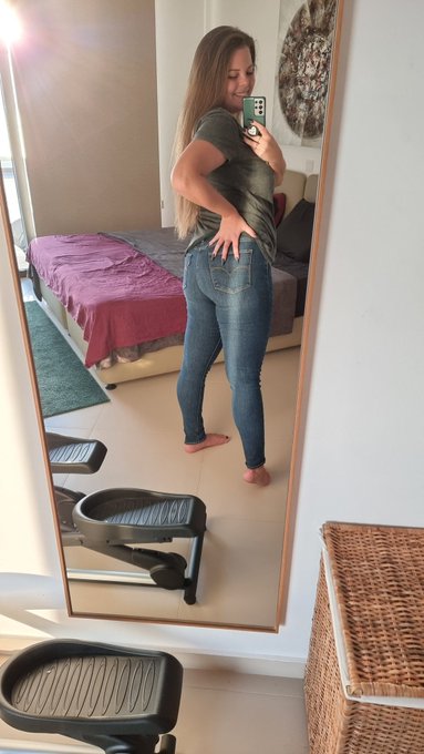 Huhu meine Lieben 🤗 Ich w&uuml;nsche euch einen sch&ouml;nes und entspanntes Wochenende 😘 Ich bin wieder gesund<a href="/tag/fuck2021"class="tags"><span>#fuck2021</span></a><a href="/tag/fuckmorein2022"class="tags"><span>#fuckmorein2022</span></a>