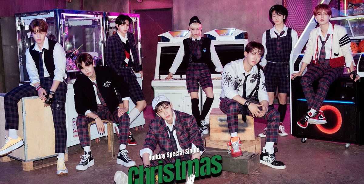 Stray kids winter falls обложка. новогодние stray kids. карточки christmas eve stray kids. Stray kids christmas evil. Christmas evel stray kıds перевод.