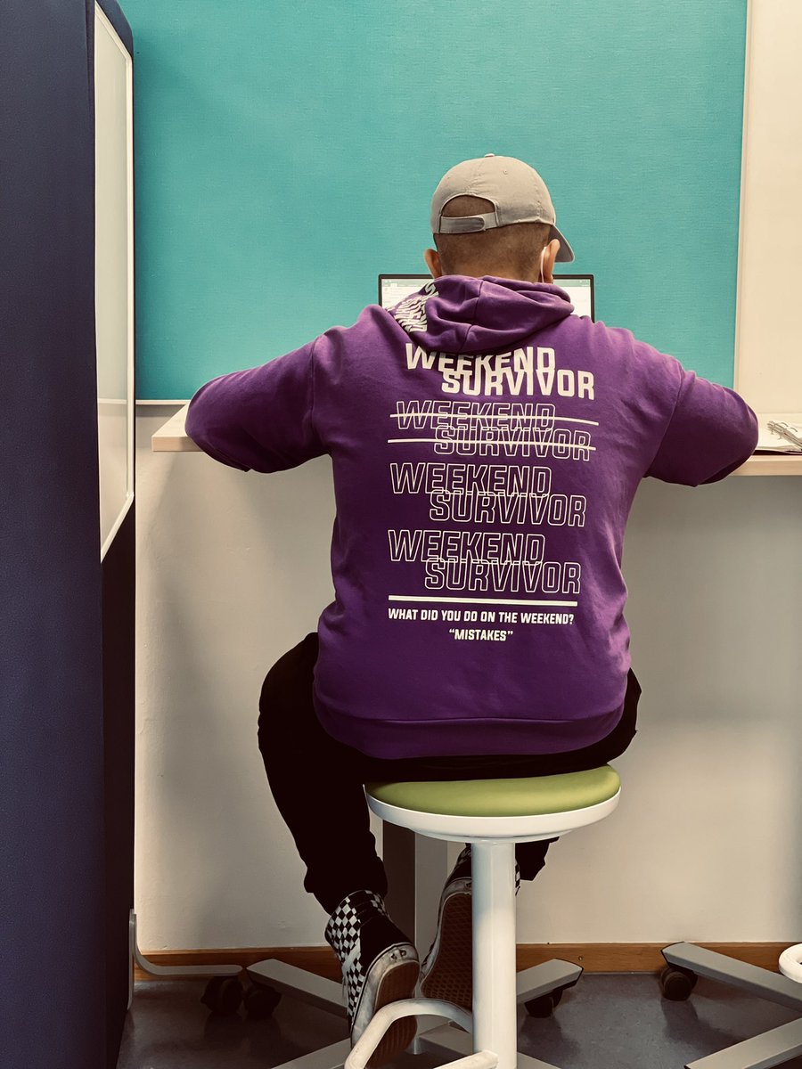 GansewigSimone's tweet photo. #Tablettenvielfalt #PTAPilot #twlz 
Arbeiten im #Lernfeldraum - die vielfältigen Möglichkeiten eines großen Unterrichtsraumes mit zeitgemäßer Ausstattung nutzen - bei den Schüler:innen kommen die Rückzugsorte in längeren Arbeitsphasen ausgesprochen gut an. https://t.co/uP6blSZ6gZ