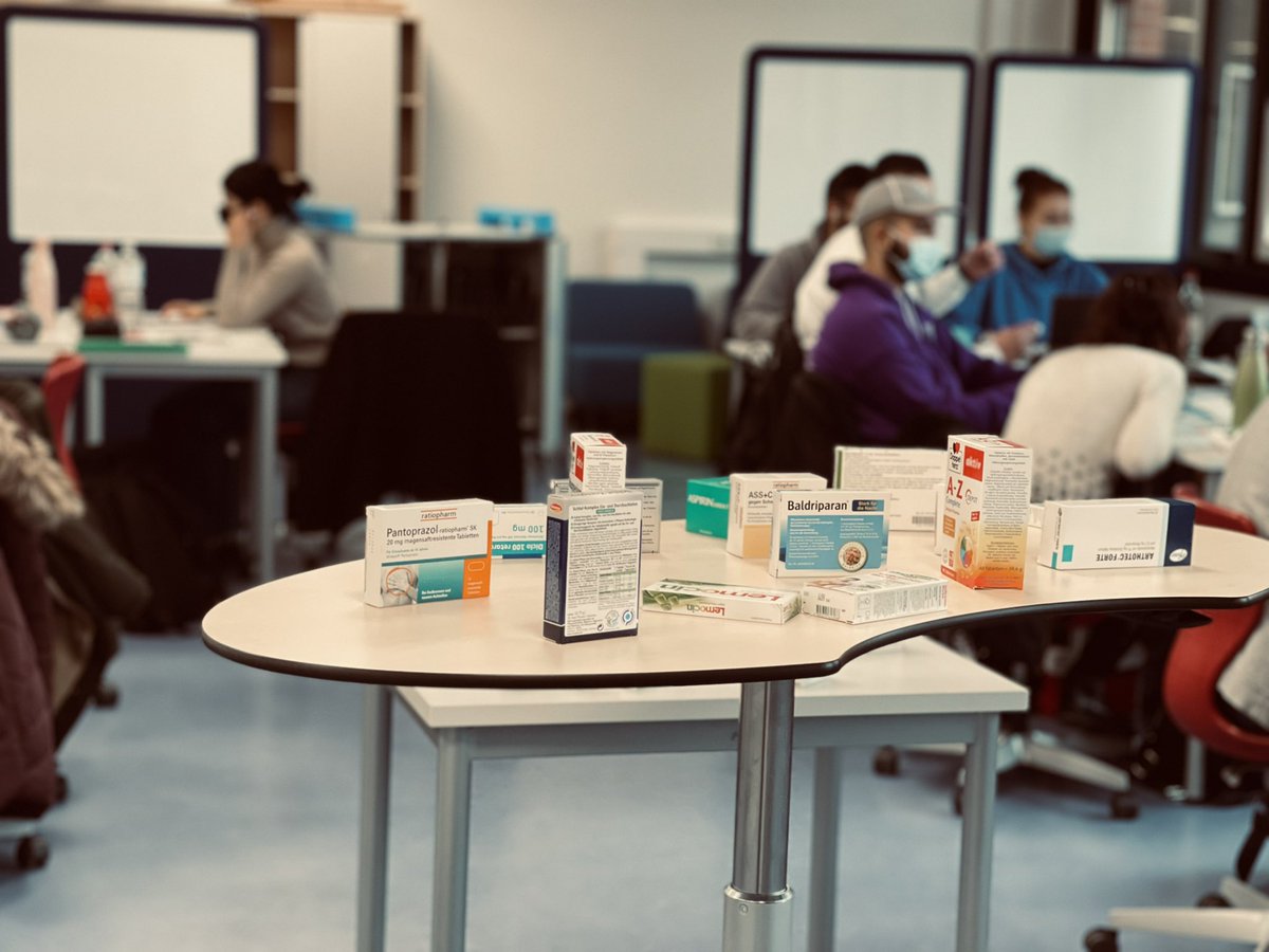 GansewigSimone's tweet photo. #Tablettenvielfalt #PTAPilot #twlz 
Arbeiten im #Lernfeldraum - die vielfältigen Möglichkeiten eines großen Unterrichtsraumes mit zeitgemäßer Ausstattung nutzen - bei den Schüler:innen kommen die Rückzugsorte in längeren Arbeitsphasen ausgesprochen gut an. https://t.co/uP6blSZ6gZ