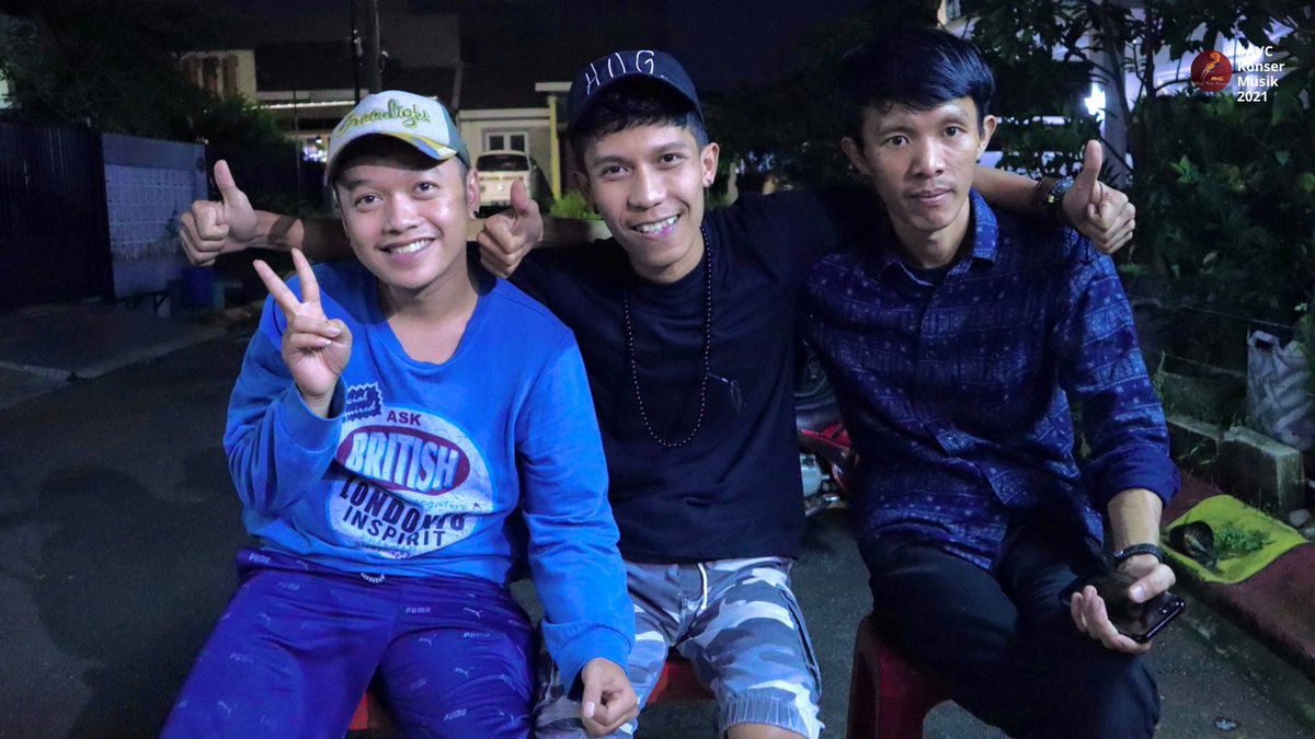 AVCDepok's tweet photo. Halo ini ada pemain gitar(kak Dodi), drum(kak Khaidir), dan bass(kak Chandra) yang menjadi tim combo di acara konser nanti. Pastinya bakalan seru banget. #badaipastiberlalu #violin #viola #biola #musik #konser #acaramusik #depok #avcdepok #november #violinist #classic #event https://t.co/qxZzmpehKG
