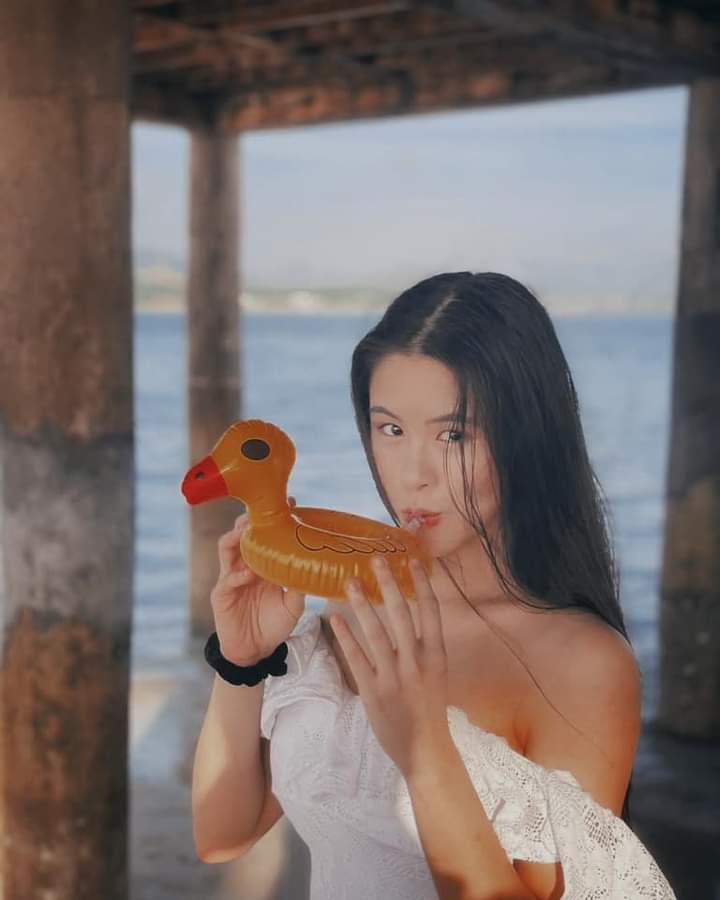 Hindi ko mawari ang taglay mong tinatangi
Sadya namang nakakabighani
'Di maipaliwanag ang nararamdaman

KISSES AMING PARALUMAN 
<a href="/KissesDelavin/">Kisses Delavin</a> | #KissesDelavin