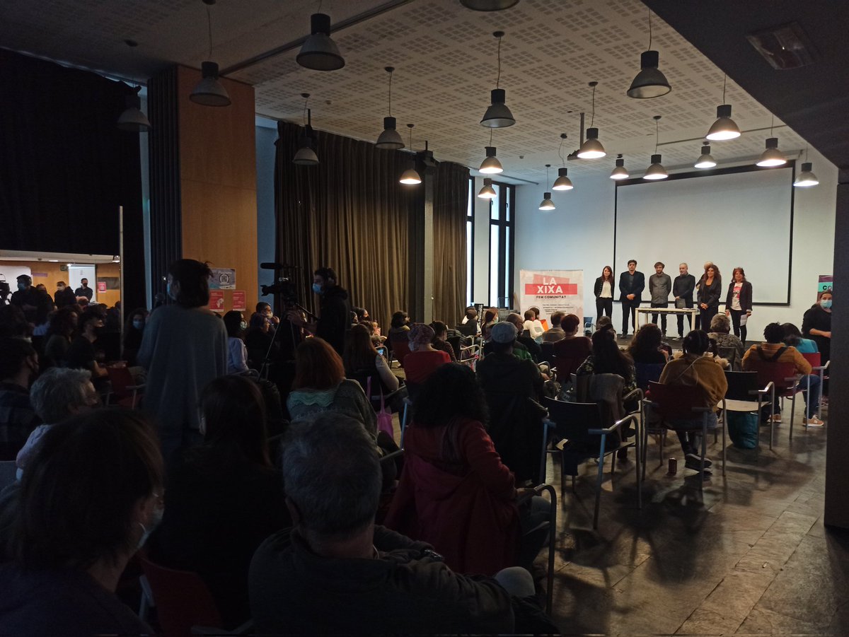 laxixateatre's tweet photo. #MASTER21 | Arrenquem la Masterclass de Teatre Fòrum Interseccional de La Xixa!!! Elpida i Irina dinamitzen el grup Drassanes calling! 💥💥💥 https://t.co/mvPrzqhHnC