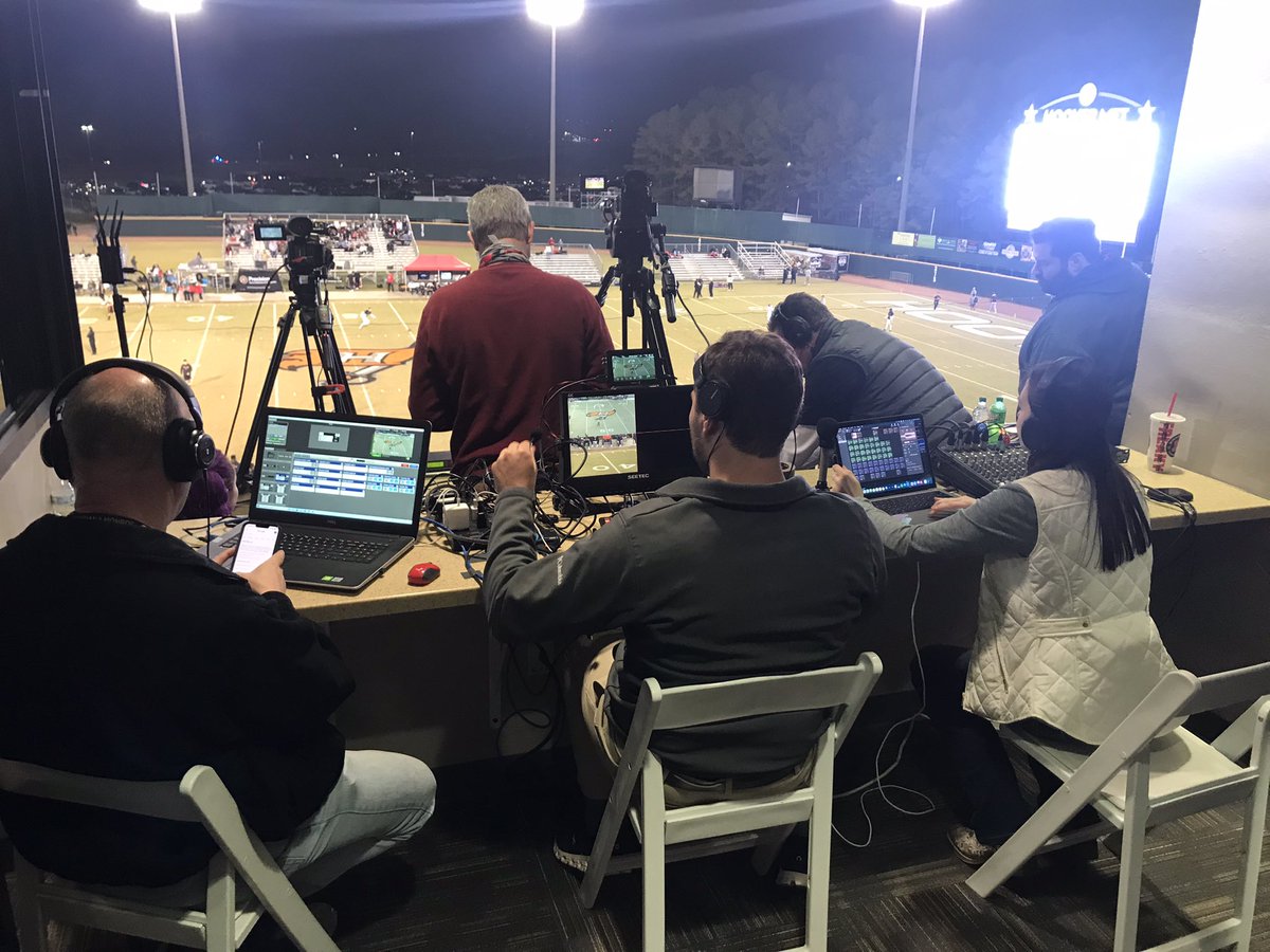 JerryYoungFB's tweet image. Thanks to our wonderful @WNNetwork1 crew! Video Visions is the best in America! @jlunce @DonnetteHLogan are true professionals! Thank You- Thank You- Thank You! #GOWARRIORS #WINSTATE #3PEAT 
@WARRIORNATION20 
Thompson-35
Hoover-10
Final