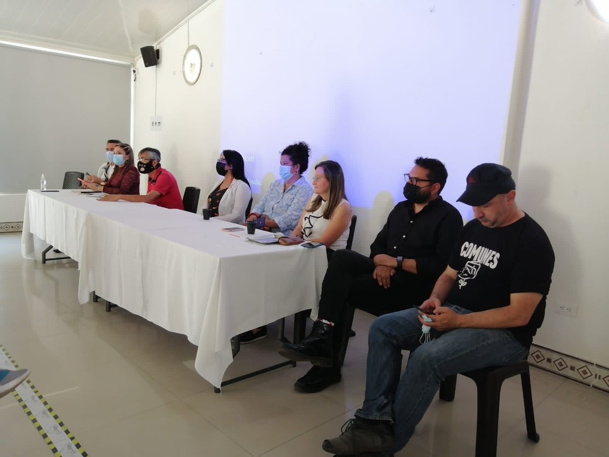 alexandravasoch's tweet photo. Todo el cariño a mis compañeras y compañeros de lista @cielo_rusinque, @yeisoncajamarca, #KatherineCastellanos; @eduardsarmiento; @RicardoMestizoR
Cada uno y una con agenda que nutre el programa del #PactoHistórico. Segura que esta lista va contribuir a #TransformarCundinamarca https://t.co/wvlzsAUYrC