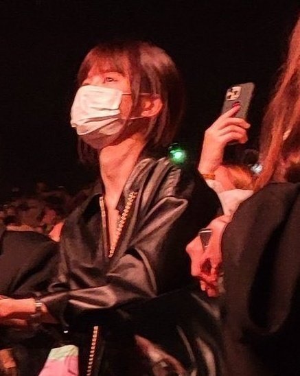 JannPinkarn's tweet photo. ผู้หญิงคนนี้คือล่ามประจำของบังทันที่ไปไหนมาไหนกับบังทันทุกครั้งเวลาที่อยู่ต่างประเทศหรือเวลาที่ไม่มีคุณ RM ไปด้วย https://t.co/2MJsz45X9G