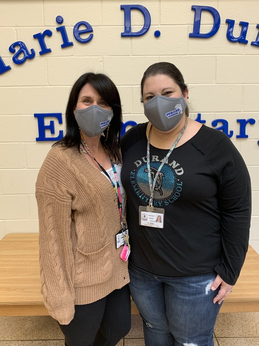 Congratulations to our very own 𝔻𝕦𝕣𝕒𝕟𝕕 ℂ𝕙𝕒𝕞𝕡𝕚𝕠𝕟𝕤, Jamie Sims, 𝔼𝕕𝕦𝕔𝕒𝕥𝕠𝕣 𝕠𝕗 𝕥𝕙𝕖 𝕐𝕖𝕒𝕣, and Jenn Pepe,  𝔼𝕕𝕦𝕔𝕒𝕥𝕚𝕠𝕟𝕒𝕝 𝕊𝕖𝕣𝕧𝕚𝕔𝕖 ℙ𝕣𝕠𝕗𝕖𝕤𝕤𝕚𝕠𝕟𝕒𝕝 𝕠𝕗 𝕥𝕙𝕖 𝕐𝕖𝕒𝕣 🍎🐬