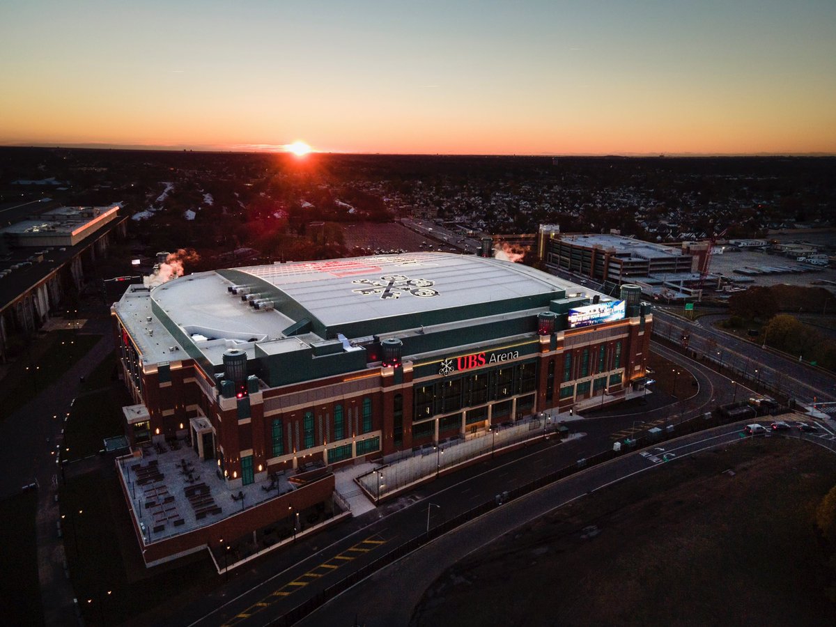 NYIslanders's tweet photo. Tonight this building will be filled with the best fans in hockey.

📸 @MichaelStobe https://t.co/cRkcsG2ink