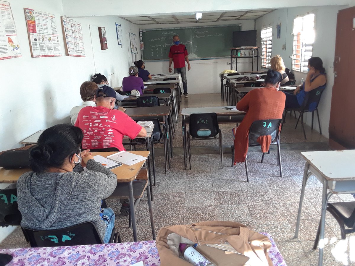 BPlacetas's tweet photo. Se inician las actividades por el Día Nacional de la defensa en la ESBU Hermanos Ameijeiras y lo hacemos con el debate político acerca de toda la manipulación y subversión que se está llevando a cabo por los E.U contra nuestro país en estos momentos.#VillaClareñosDeVerdeOlivo https://t.co/lnnsfPxbat