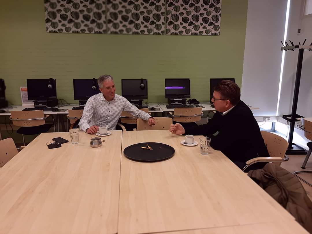 WaltervanGeffen's tweet photo. Van de week "privé-Levend boek."
18 november 2021 https://t.co/N6UNOUEivA