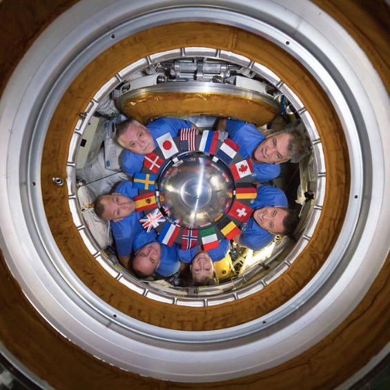 World - take note. The @Space_station is the greatest example of international cooperation in history. Period. We've worked together for decades, putting aside  differences, &amp; focusing on what we share; we explore together, as one team, for all of humanity
#HappyBirthdayISS <a href="/NASA/">NASA</a>