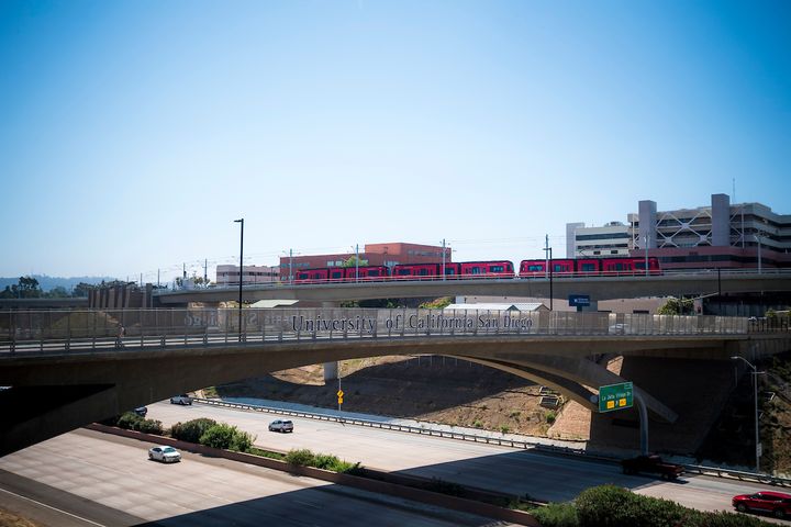 UCSanDiego's tweet photo. The UC San Diego Blue Line Trolley Extension opens on Sunday! @sdmts service will be free all day. Join us from 11am - 3pm to celebrate the opening with family friendly activities, food, giveaways and live music! https://t.co/FAT9fvywQV
Photos by Erik Jepsen https://t.co/t0jzYRXtgE