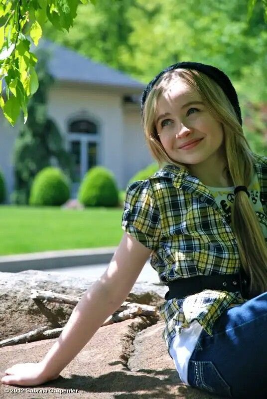 sabrinasbeatle's tweet photo. the actress taylor swift met in the bathroom was actually sabrina carpenter when she was about eleven years old! https://t.co/GWIW6AD5sn