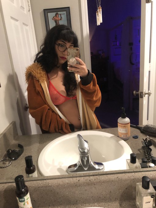 wanna come over and see my limited edition hobbit playing cards? https://t.co/KtAWKjTEJP