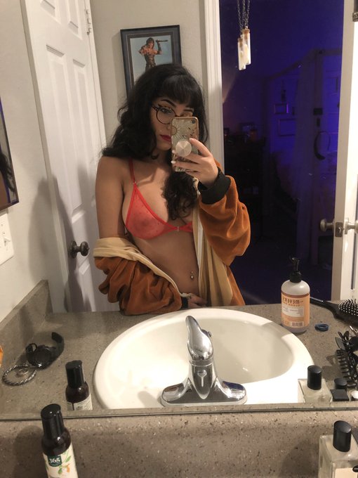 wanna come over and see my limited edition hobbit playing cards? https://t.co/KtAWKjTEJP