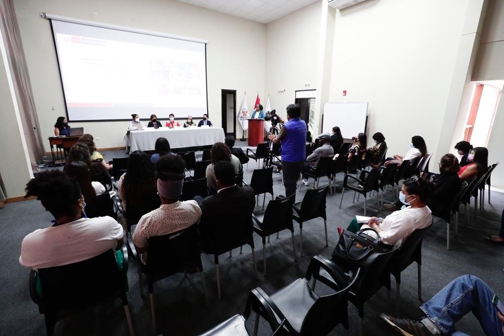 MinCulturaPe's tweet photo. Tras ello, participan de la décimo novena sesión del Grupo de Trabajo con Población Afroperuana #GTPA, el cual se realiza en la ciudad de Trujillo. https://t.co/p9N3gtr0kA