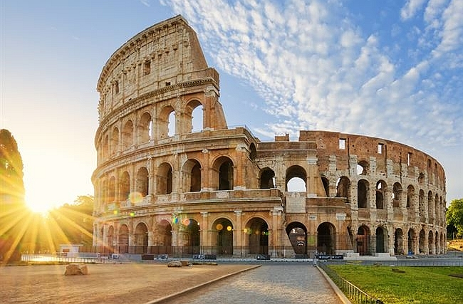 GaborRetfalvi's tweet photo. Our most amazing marketplace day on Friday! The Colosseum have been sold for 50BNB!!! The third land NFT at that price!
Marketplace traffic was $102.572, originally purchased at $874! This is a whopping 117X with a 58day avarage of ownership! INSANE!!! @NextEarth_ is superhot! 🚀 https://t.co/pu0bJXGpBo