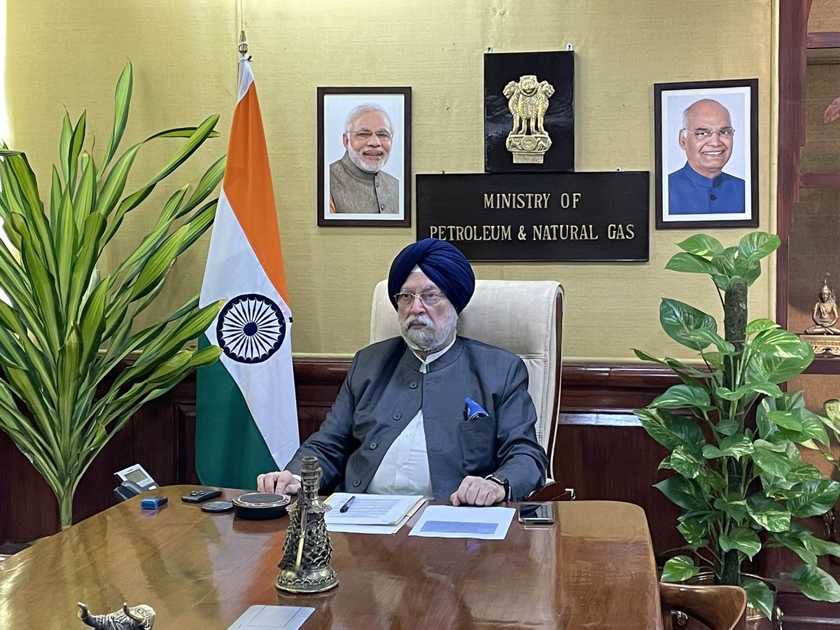 HardeepSPuri's tweet photo. Happy to virtually join Gujarat CM Sh @Bhupendrapbjp Ji, Mr Tony Fountain, Exec Chairman of @NayaraEnergy &amp; others to lay the Foundation Stone of Nayara Petrochemical Project in Vadnagar, Gujarat. https://t.co/QrBwA04rci