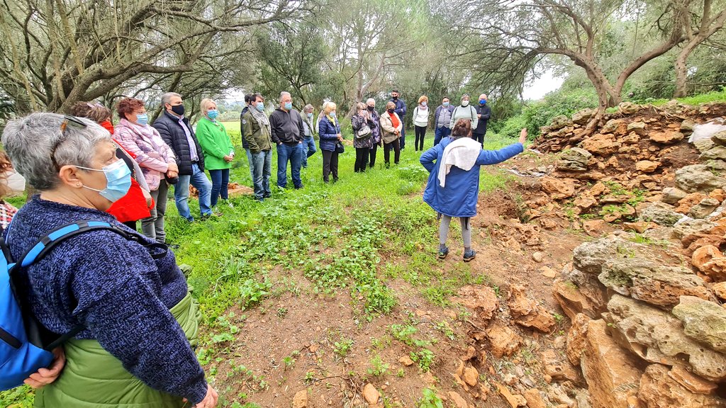 andreucaballero's tweet photo. Visitam el jaciment de Son Mas des Potecari amb la Fundació Es Convent. Amb el batle @Virgilio_Moreno agraïm novament la implicació de la propietat, l'equip tècnic i els voluntaris que varen participar en la campanya d'excavació. #PatrimoniInquer #ReiniciamInca #SonMasDesPotecari https://t.co/veXvphKhbF