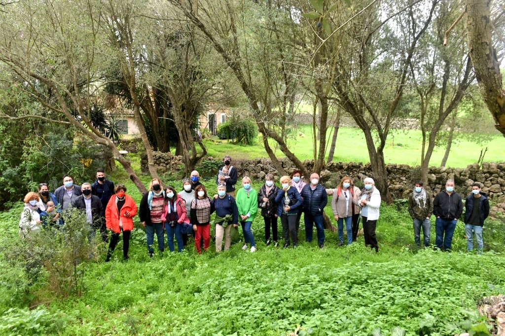 andreucaballero's tweet photo. Visitam el jaciment de Son Mas des Potecari amb la Fundació Es Convent. Amb el batle @Virgilio_Moreno agraïm novament la implicació de la propietat, l'equip tècnic i els voluntaris que varen participar en la campanya d'excavació. #PatrimoniInquer #ReiniciamInca #SonMasDesPotecari https://t.co/veXvphKhbF