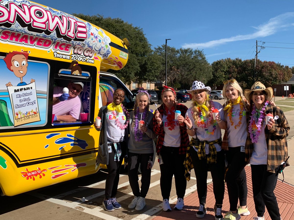 MrsSand0val's tweet photo. The Friday before Thanksgiving break calls for snow cones, confetti, turkey legs, and the best team ever!#rogersfrisco2021 https://t.co/iJ1gLjYCQr